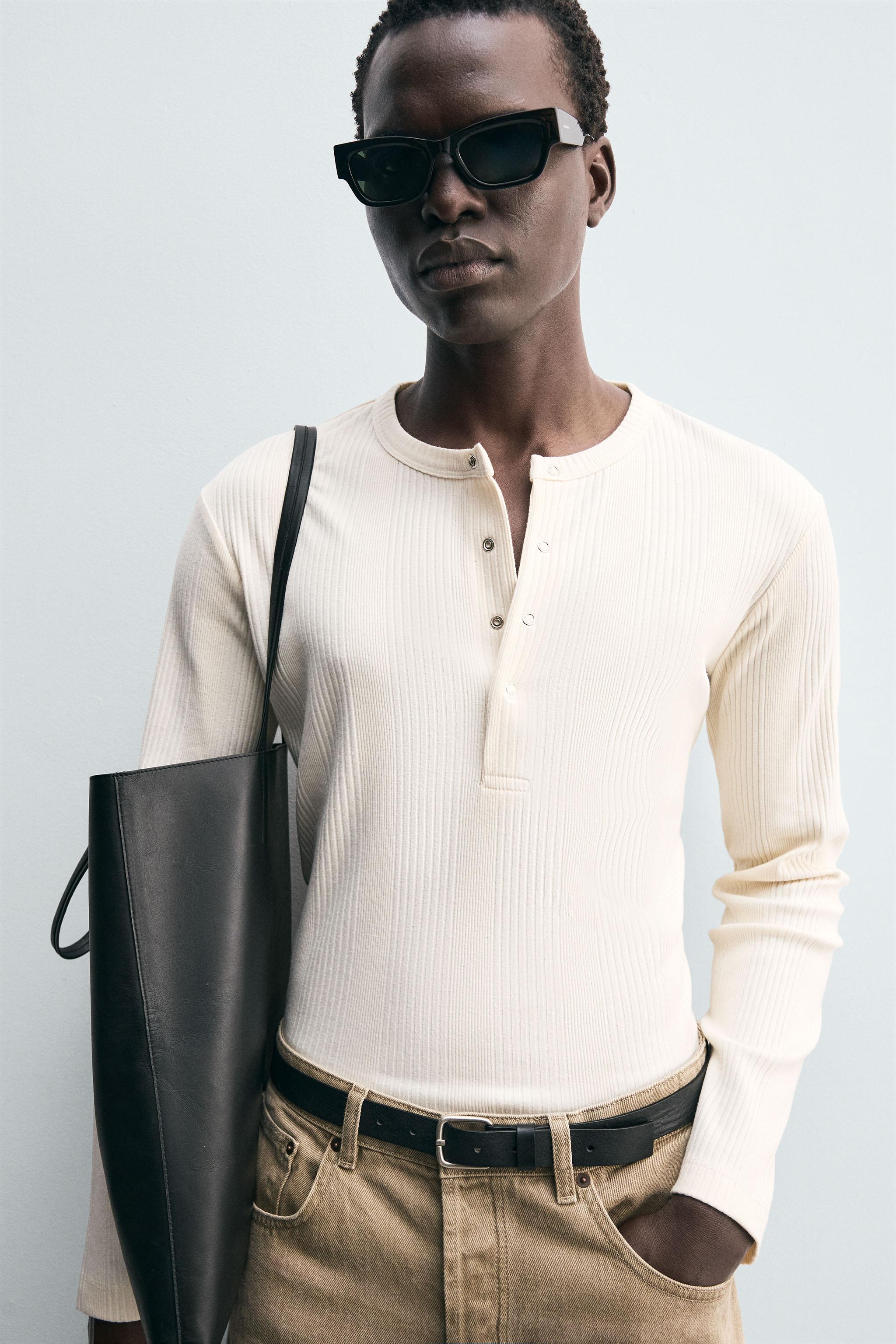 TEXTURED HENLEY COLLAR T-SHIRT